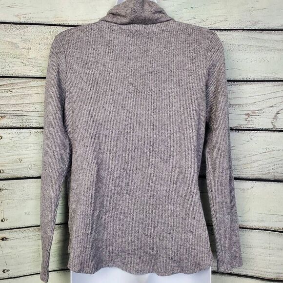 Leo & Nicole Medium Gray Ribbed Knit Asymmetrical Button Pullover Sweater USA - Picture 3 of 7